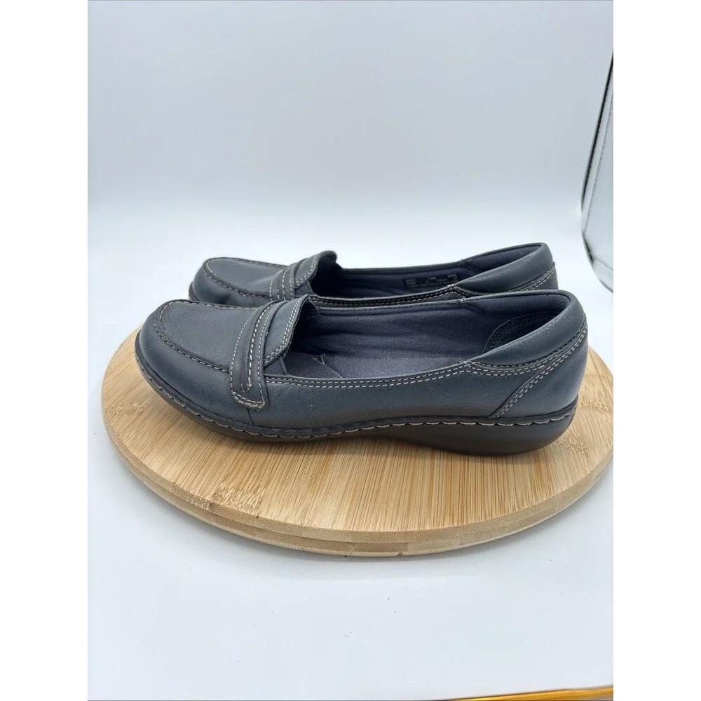 Clarks Navy Women’s Flat Slip on Leather Loafers Size 7.5M comfort